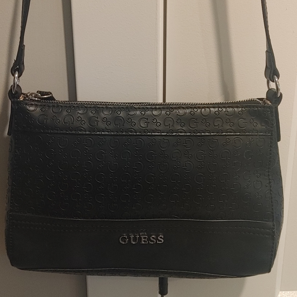 Guess Cross Body Style Purse